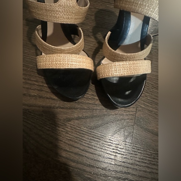 Fendi Women’s Black and Cream Raffia Wedges - Picture 8 of 10